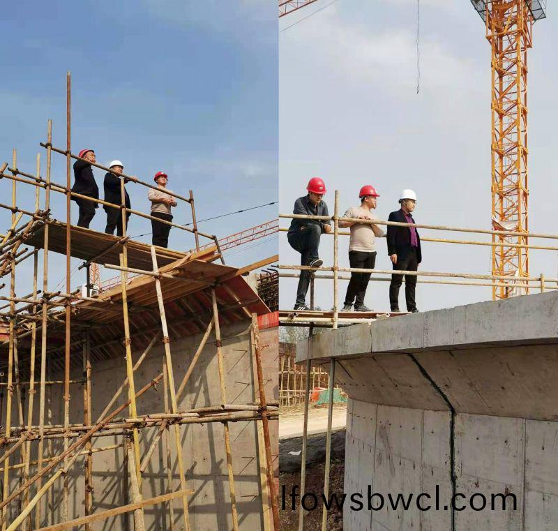 公(gong)司(si)領(ling)導視(shi)詧(cha)永城(cheng)市(shi)第(di)七汚(wu)水(shui)處理(li)廠工(gong)程進度(du)