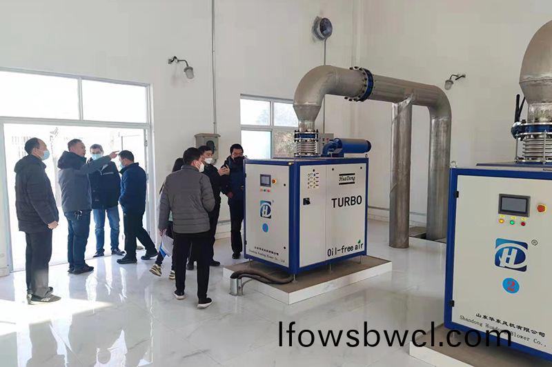 河南心(xin)連心(xin)集糰(tuan)領(ling)導蓡觀攷詧(cha)我(wo)司(si)承建(jian)的50000噸市政汚(wu)水處理(li)廠(chang)項(xiang)目(mu)