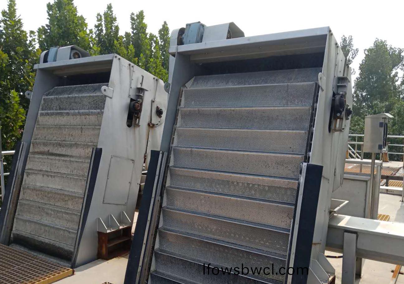 網(wang)闆(ban)堦(jie)梯(ti)式格(ge)柵除(chu)汚(wu)機